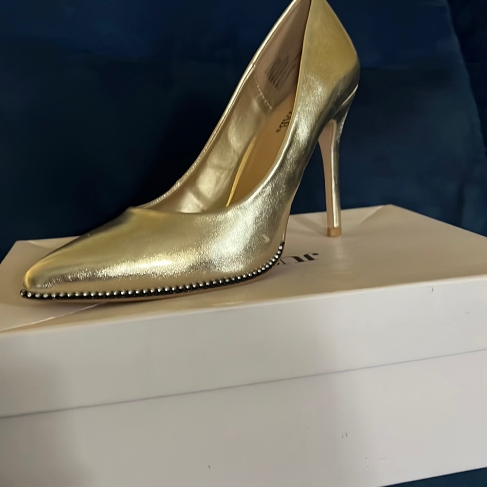 Nice champagne heel